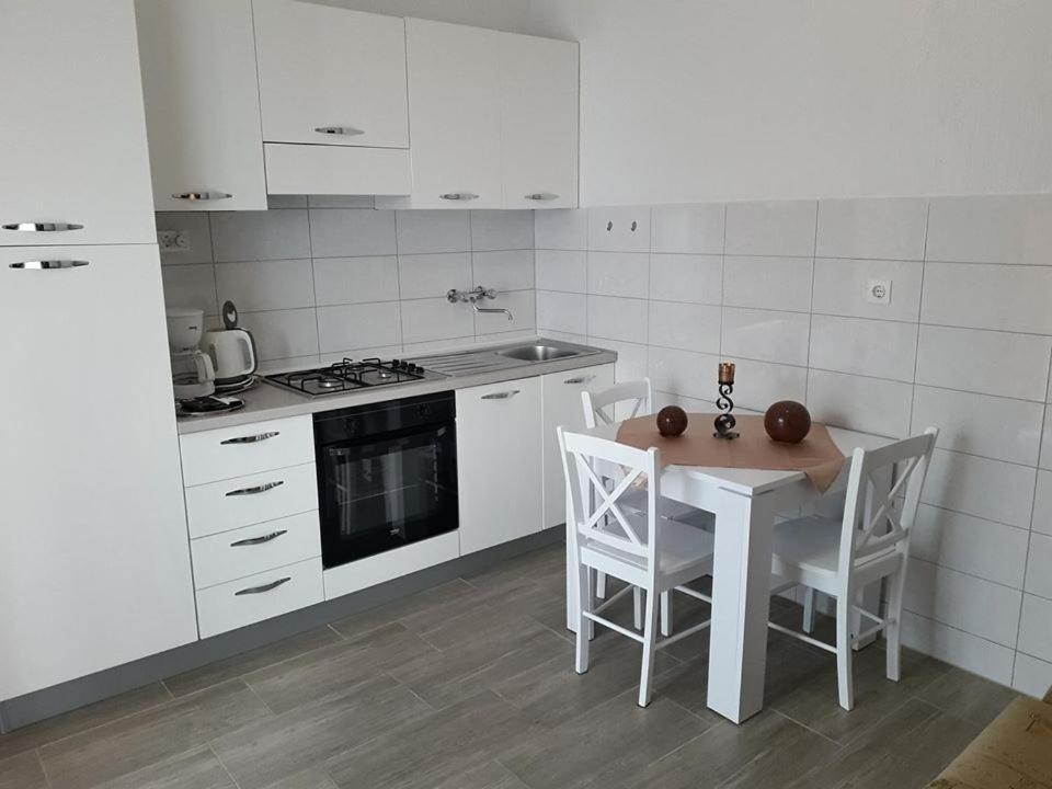 Delfin Apartments Sveti Juraj Exterior photo